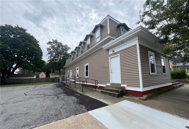 Building Photo - 9 Turner Ave