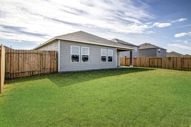 Building Photo - 5002 Highland Spgs Dr