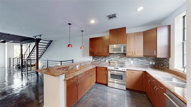 Building Photo - 310 S Jensen Dr