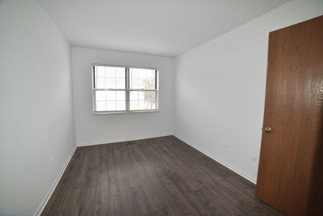 Building Photo - 437 N Cambridge Dr