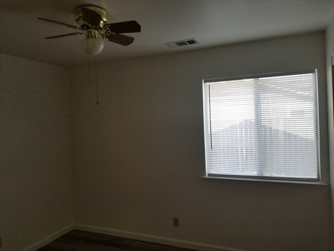 Building Photo - 3 Bedroom 2 Bath Home in Cottonwood