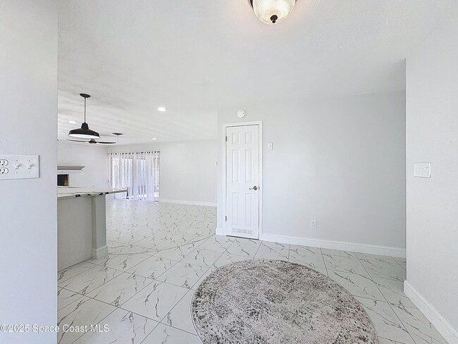 Building Photo - 205 Bimini Dr