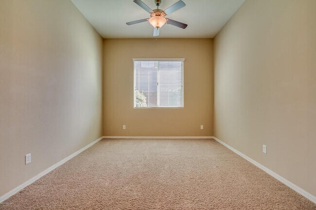 Building Photo - 3 Bedroom - 2 Bath plus Den - 2224 Sq. Ft....