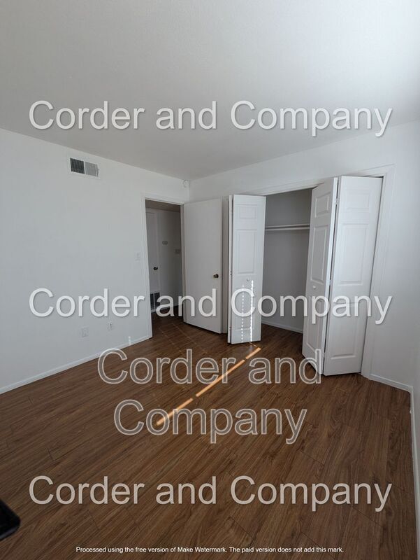 Building Photo - 6065 McKinney Dr NE