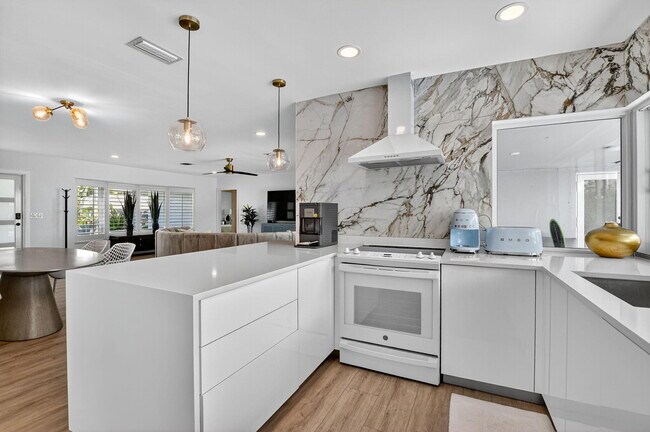 Building Photo - 891 Hickory Terrace