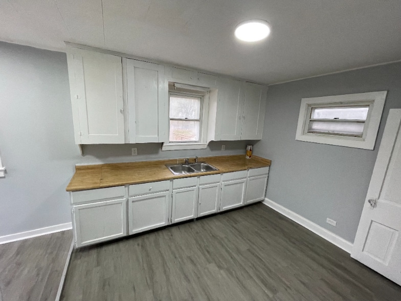 Building Photo - 407 W 23rd St