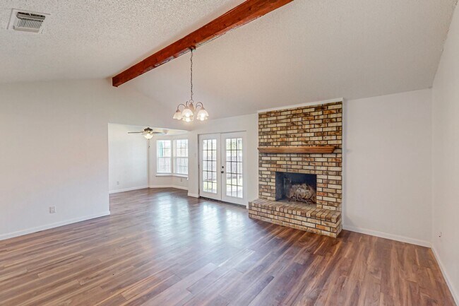 Building Photo - Adorable 1 Story Ready for Move In!  Birdville ISD!