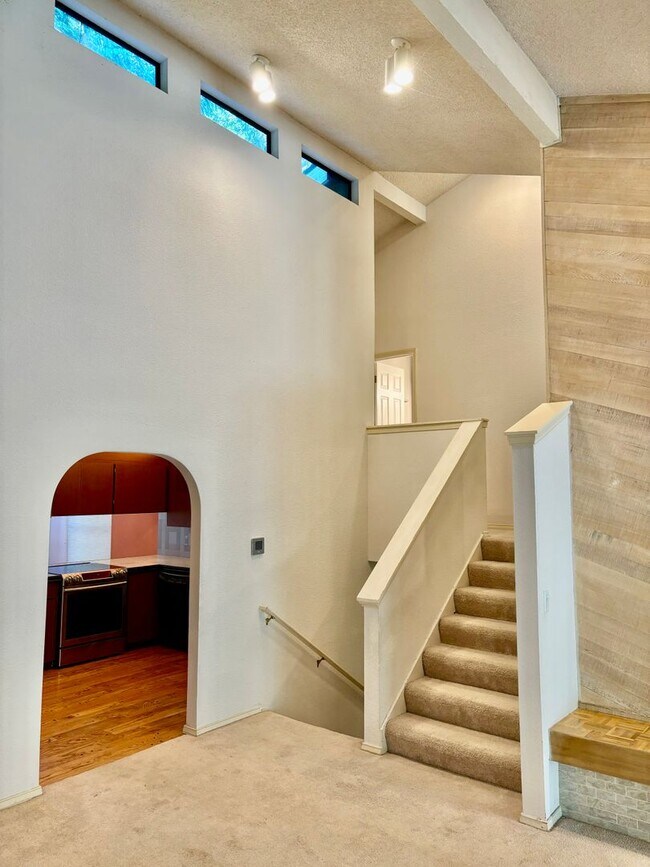 Building Photo - 3 Bed / 3 bath Sahalee single family home ...