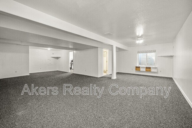 Building Photo - 2143 Teal Ct