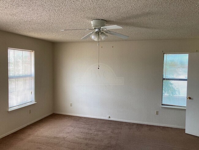 Building Photo - 2607 Schulze Dr