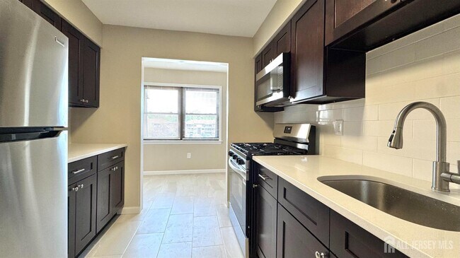 Building Photo - 1511 Raspberry Ct