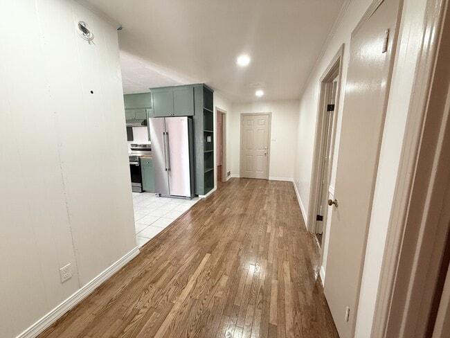 Building Photo - 1100 W Grand Ave