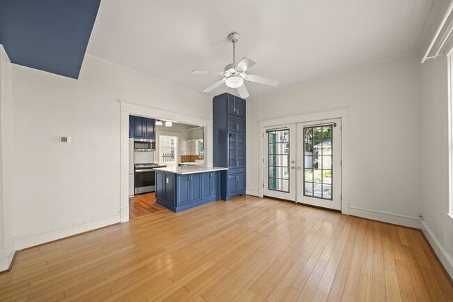 Building Photo - 406 Sul Ross St