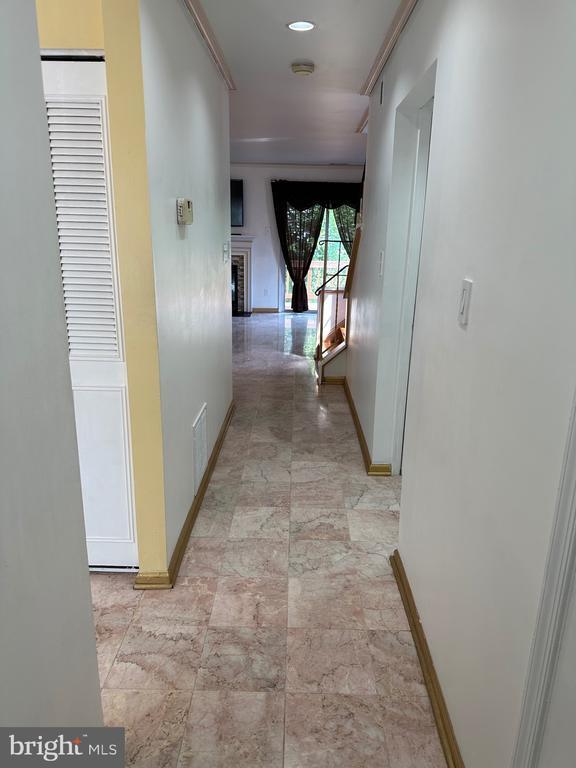 Building Photo - 4002 Summer Hollow Ct