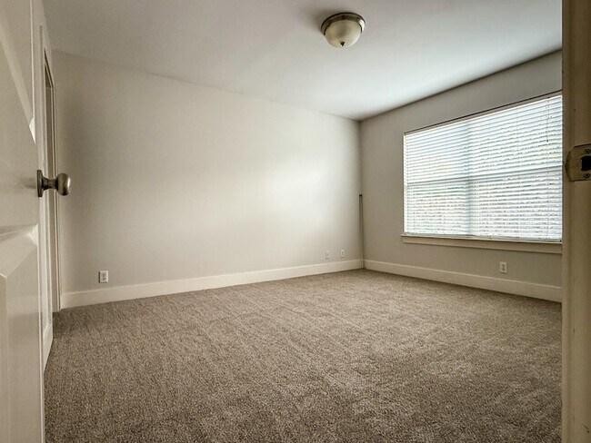 Building Photo - 3500 Steffisburg Dr