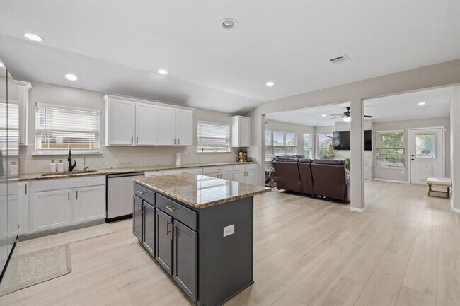 Building Photo - 117 Fosini Cove