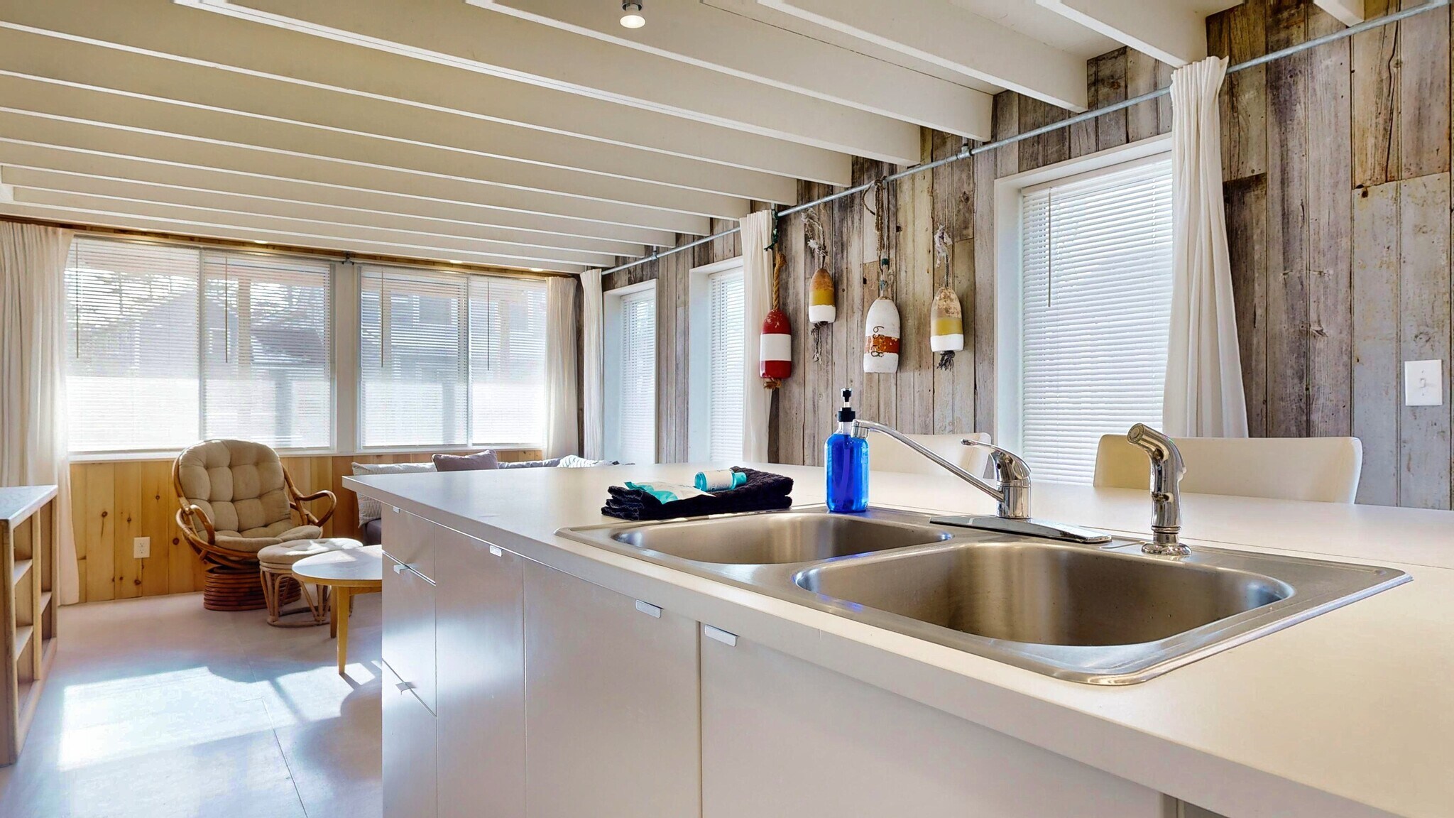 Building Photo - 42 Evergreen Ave