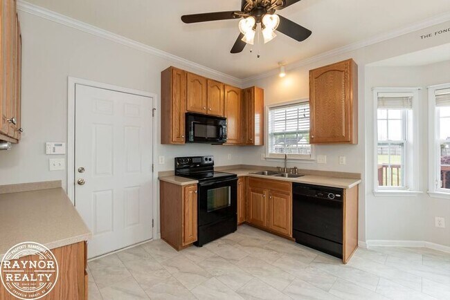 Building Photo - 335 Moonlight Dr