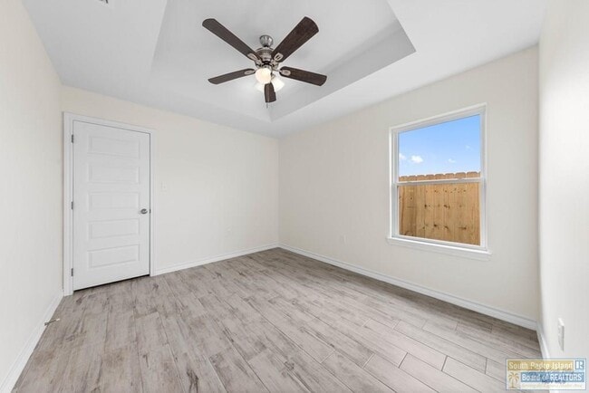 Building Photo - 690 Seminole Ln