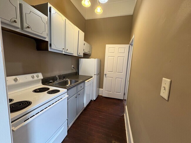 Building Photo - 171 Orange St