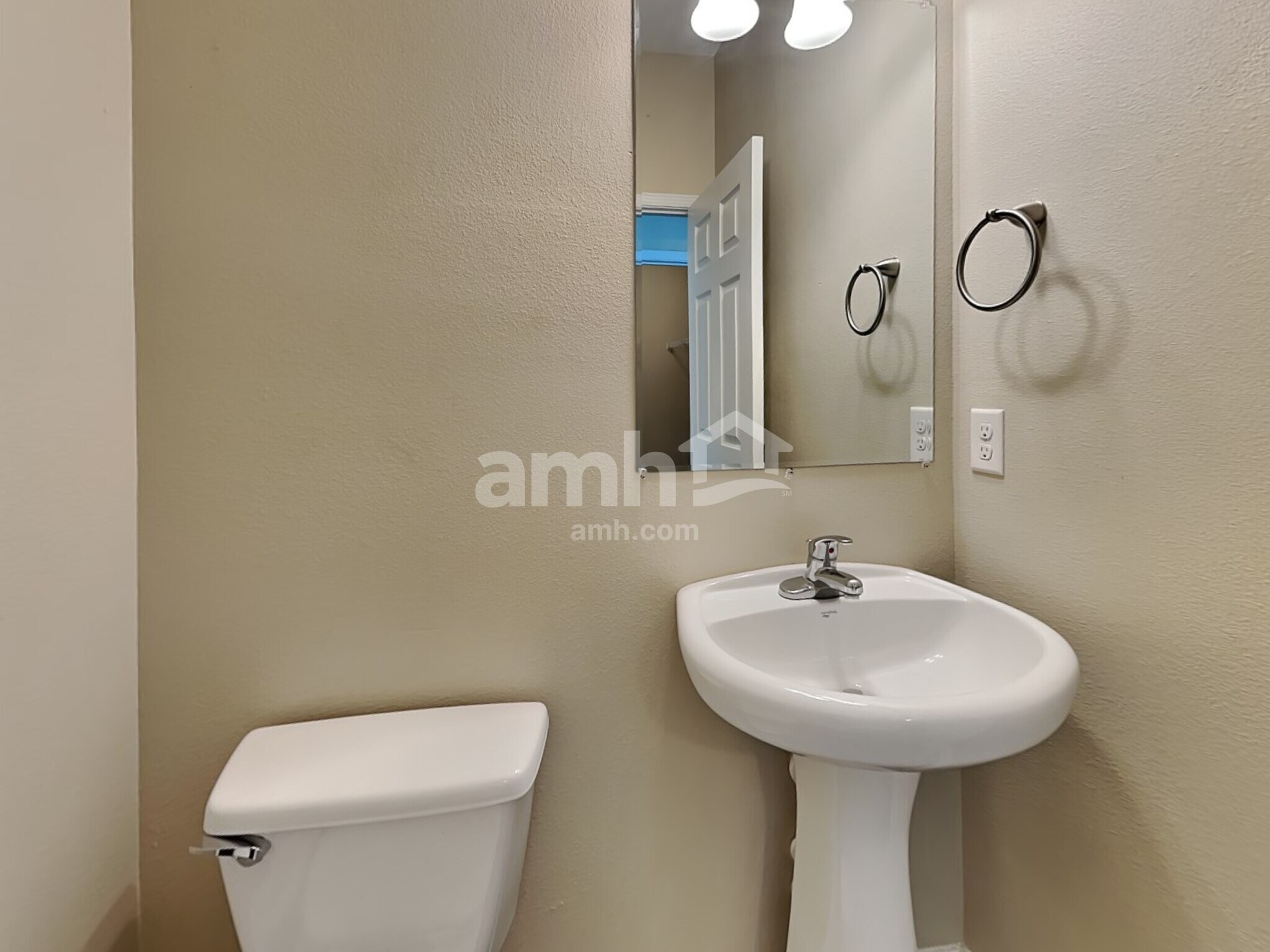 Building Photo - 830 Hyacinth Cir