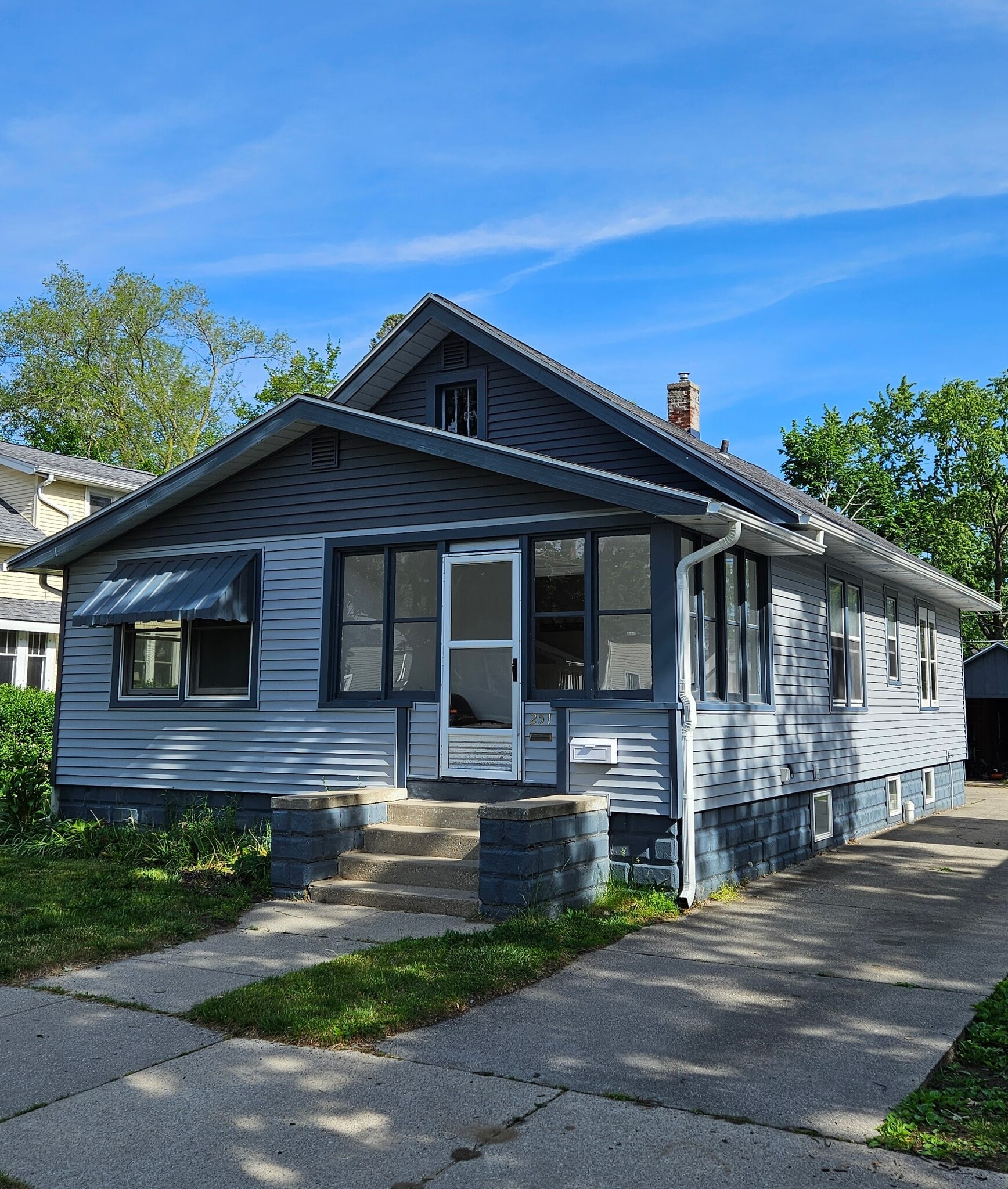 Building Photo - 251 E 13th St