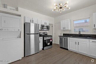 Building Photo - 325 N 18th Dr