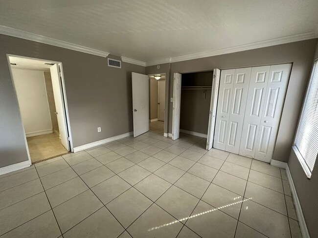 Building Photo - 1830 Maravilla Ave