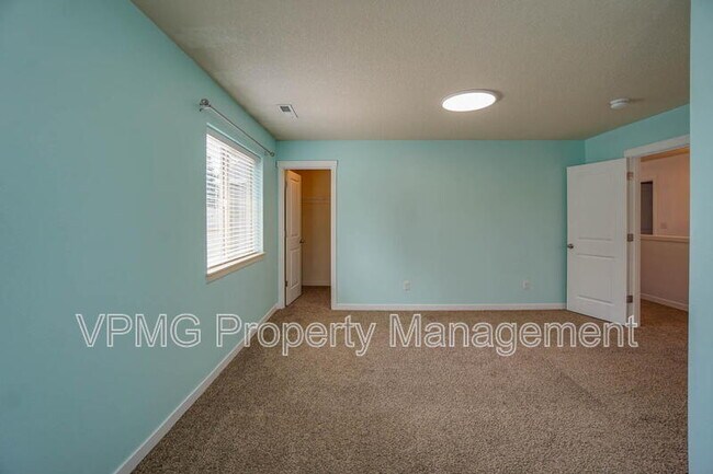 Building Photo - 5941 NE 48th St