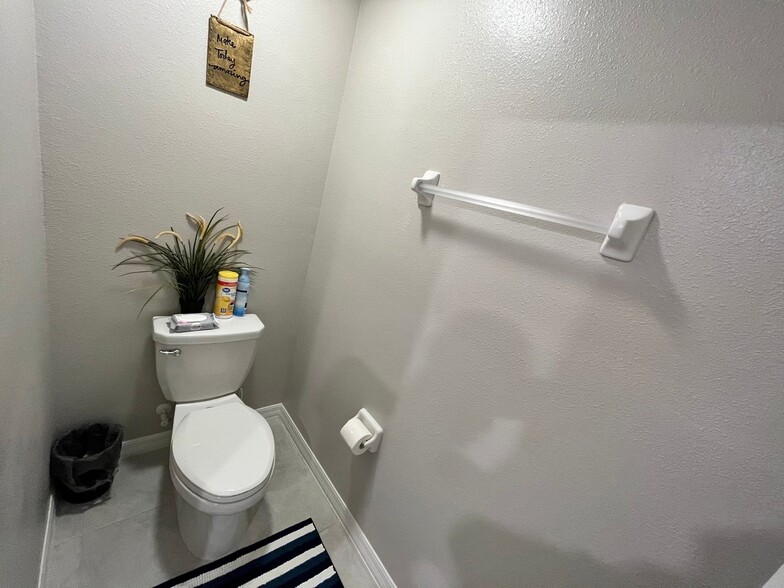 Building Photo - 10521 Strawberry Tetra Dr