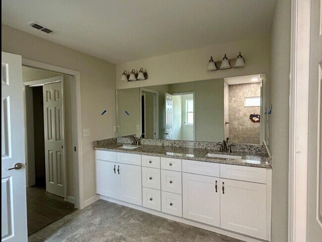 Building Photo - GORGEOUS 3BR/2BA Summerfield Home Convenient Location! NO APPLICATION FEE!