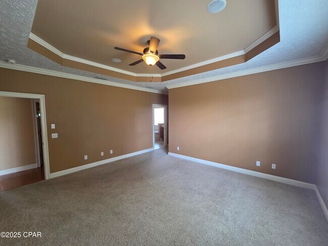 Building Photo - 3401 Hillcrest Dr