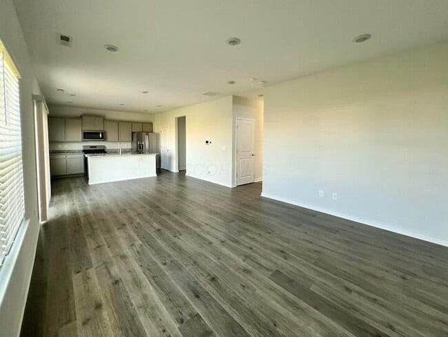 Building Photo - 418 Park Vista Dr