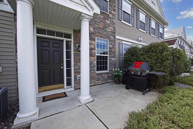 Building Photo - 1567 Legacy Pkwy E