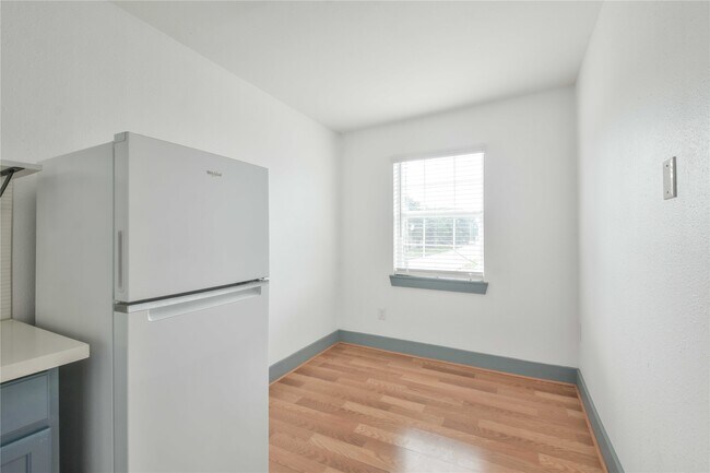 Building Photo - 5320 Polk St