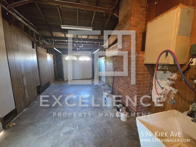 Building Photo - 594 Kirk Ave