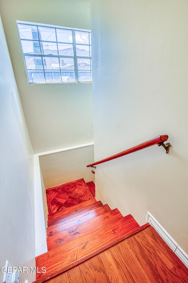 Building Photo - 1701 Elm St