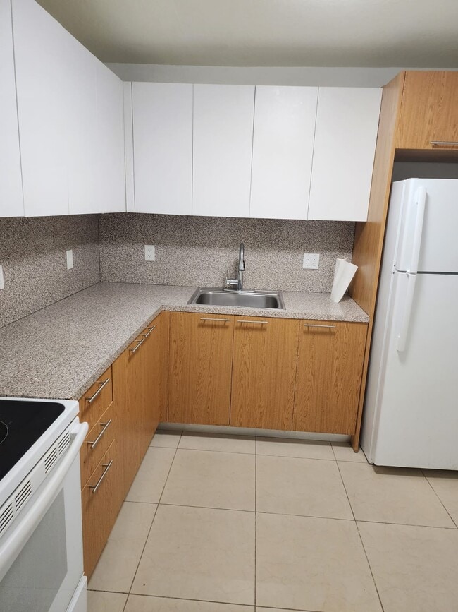 Building Photo - 15201 NE 6th Ave