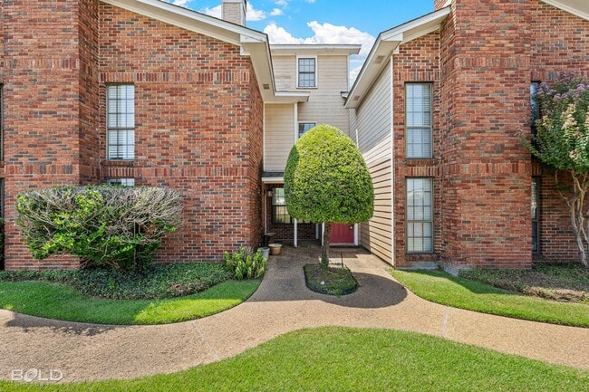 Building Photo - 8 Meadow Creek Dr