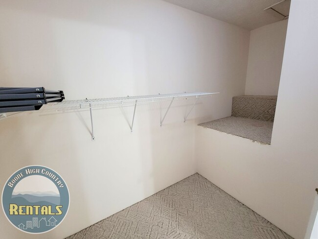 Building Photo - Gorgeous 3bd/2.5ba House With Included Downstairs Apartment