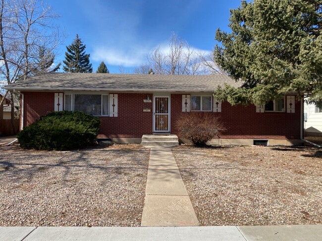 Primary Photo - STUDENTS WELCOME! Sprawling Ranch Home w/ ...