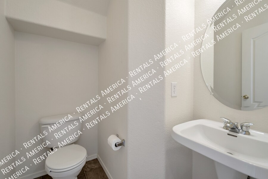 Building Photo - 1110 E Coppola St