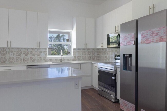 Building Photo - 15061 Brainbridge Cir