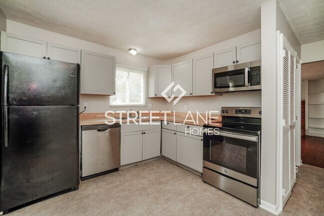 Building Photo - Charming 4 bedroom home in Pickerington!