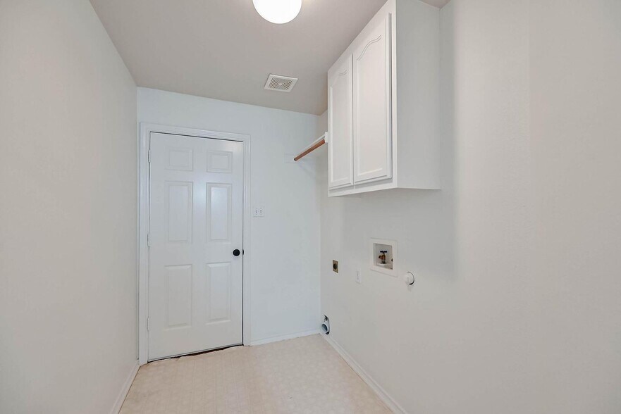 Building Photo - 11913 Wildwood Ln