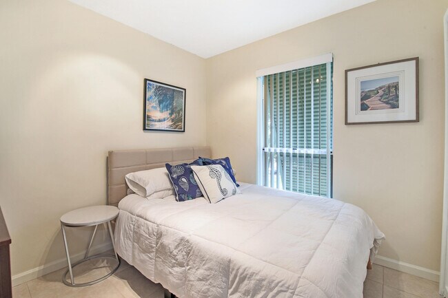 Building Photo - 261 Cypress Point Dr