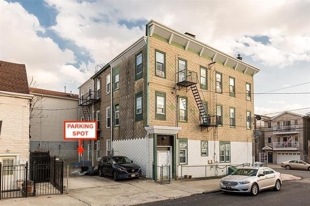 Building Photo - 148 South St