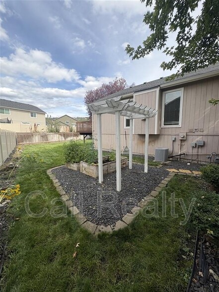 Building Photo - 14609 E Crown Ave