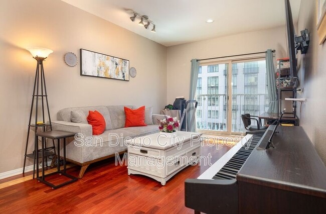 Building Photo - 450 J St