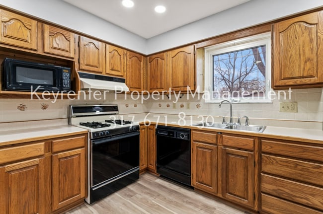 Building Photo - Limited Time Offer: Half-Month Discount on Lease Signed Before January 31st!-28 Parkwood Dr, Brow...